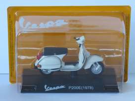 Vespa  - P200E 1978 white - 1:18 - Magazine Models - X26ALA0045 - MagVes0045 | Toms Modelautos