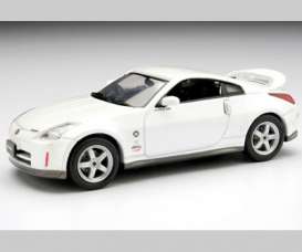 Nissan  - white - 1:43 - J Collection - jc27098w | Toms Modelautos