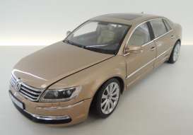Volkswagen  - 2010 gold - 1:18 - GTA - GTA11004gd | Toms Modelautos