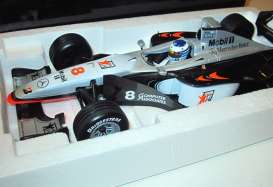 McLaren  - 1998  - 1:18 - Minichamps - 530981808 - mc530981808 | Toms Modelautos
