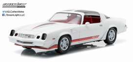 Chevrolet  - 1981 white/red - 1:18 - GreenLight - 12906 - gl12906 | Toms Modelautos