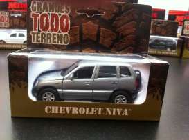Chevrolet  - silver - 1:36 - Magazine Models - GTTniva - magGTTniva | Toms Modelautos
