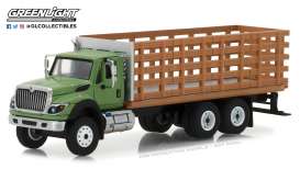 International  - WorkStar Platform Truck 2018 green/wood - 1:64 - GreenLight - 45040B - gl45040B | Toms Modelautos