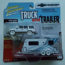 Chevrolet  - Tahoe 1997 white - 1:64 - Johnny Lightning - BT007 - JLBT007B1-CHASE | Toms Modelautos