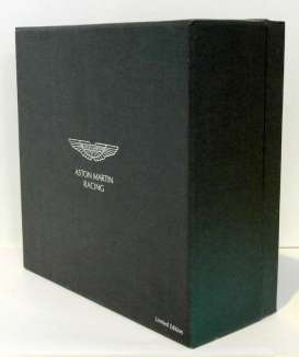 Aston Martin  - DBR1 & DBR9 british racing green - 1:43 - IXO Models - A01MC4 - ixoA01MC4 | Toms Modelautos