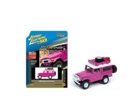 Toyota  - Land Cruiser *Hot Pink* pink - 1:64 - Johnny Lightning - cp7208 - jlcp7208 | Toms Modelautos