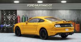 Ford  - Mustang GT 5.0 coupe 2019 orange - 1:18 - Diecast Masters - 61001 - DM61001 | Toms Modelautos