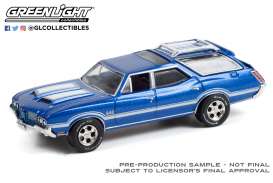 Oldsmobile  - Vista Cruiser 1972 blue - 1:64 - GreenLight - 36040D - gl36040D | Toms Modelautos