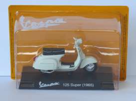 Vespa  - 125 Super 1965 white - 1:18 - Magazine Models - X26ALA0047 - MagVes0047 | Toms Modelautos