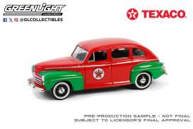 Ford  - Fordor Super Deluxe 1948 red/green - 1:64 - GreenLight - 41165A - gl41165A | Toms Modelautos