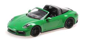 Porsche  - 911 (992) Targa 4 GTS 2021 green - 1:18 - Minichamps - 155061065 - mc155061065 | Toms Modelautos