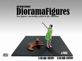 Figures  - #703 Kid & Dog Figure set 2024 green/yellow - 1:24 - American Diorama - 24703 - AD24703 | Toms Modelautos